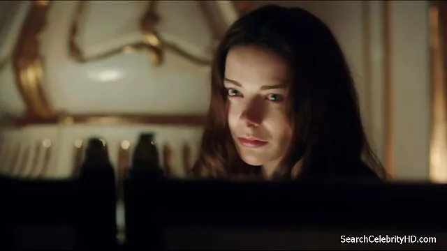 السا یک درس بیرحمانه از مربی کانال سکسی سوپر تلگرام جسور خود هالی می گیرد